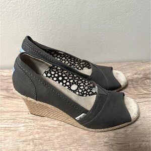 Women’s Tom’s Wedge Ash Canvas shoes